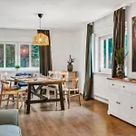 Hirsch Gretel - Garten Mit Grill - Wald